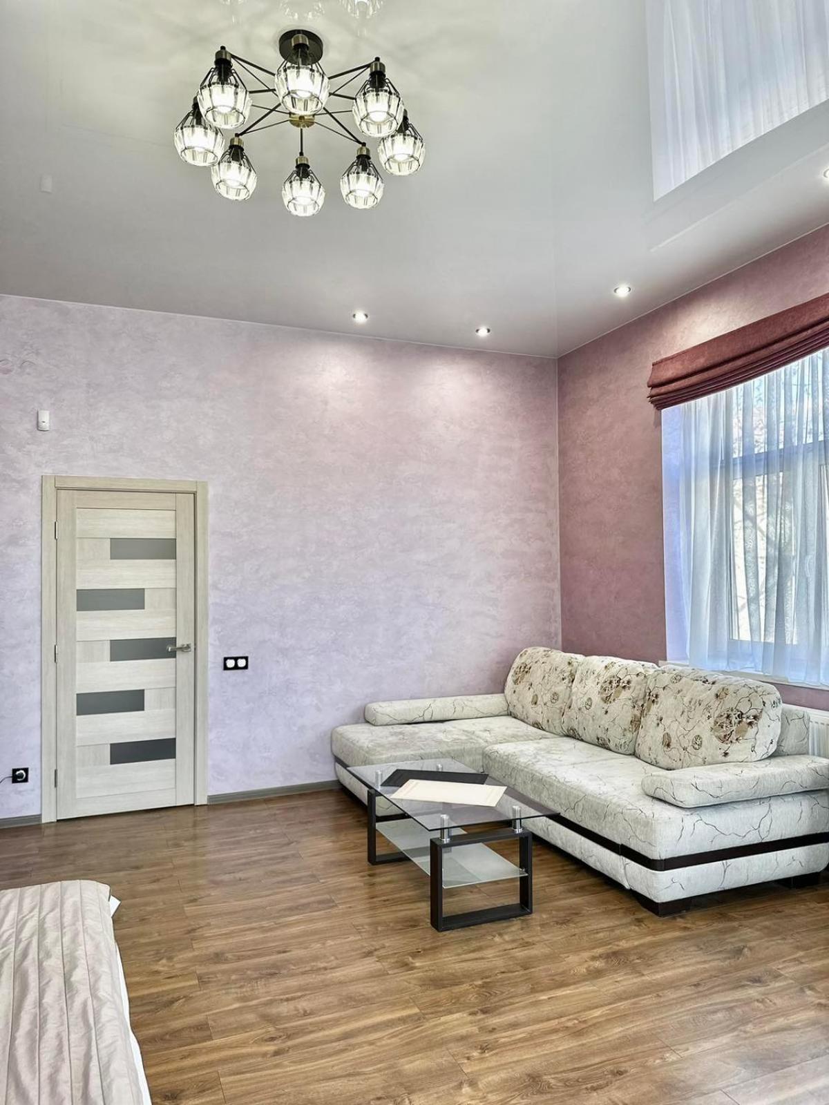 аpartment з балконом жд вокзал, центр 公寓 Lviv