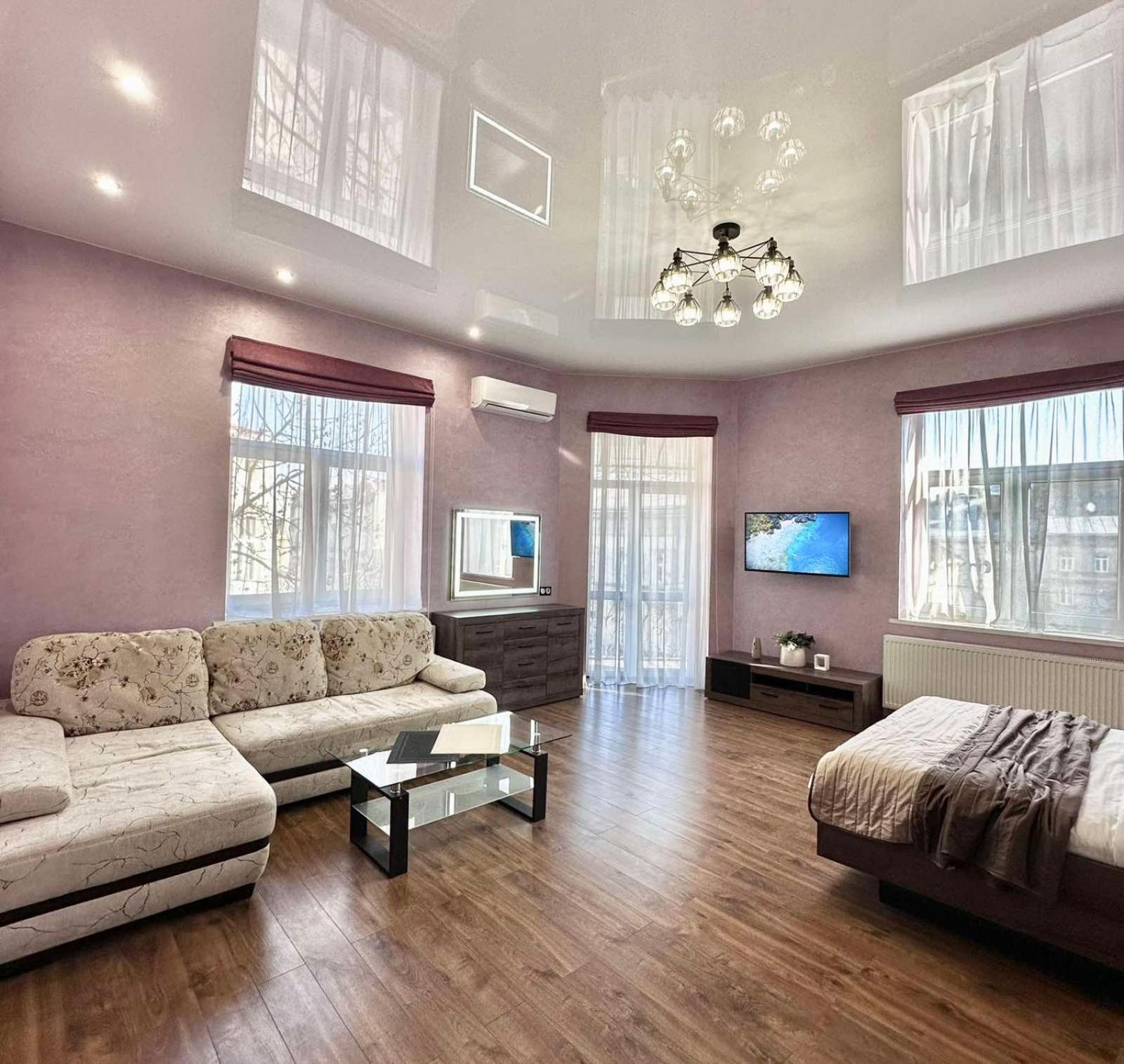 аpartment з балконом жд вокзал, центр 公寓 Lviv